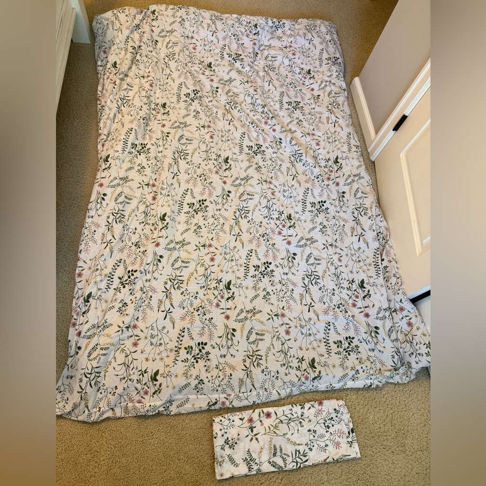 IKEA White Duvet Cover Set with Floral Design fits Twin/Twin XL